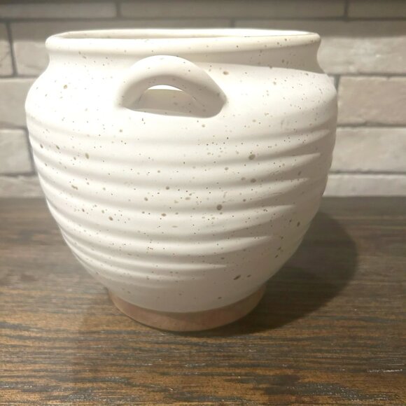 NWT Ivory Farmhouse Style Pottery Textured Rustic Planter Utensil Holder - Picture 6 of 10